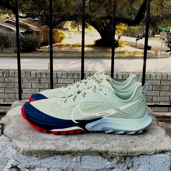 Nike Air Zoom Terra Kiger 8 Trail Running Shoes Olive Aura
